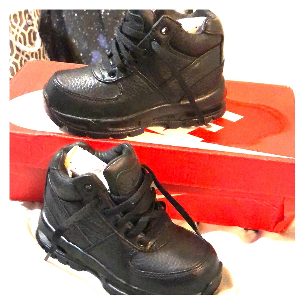 Toddler boy Nike boots